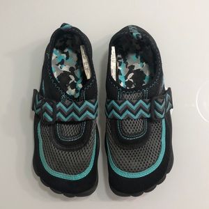 Swimming shoes